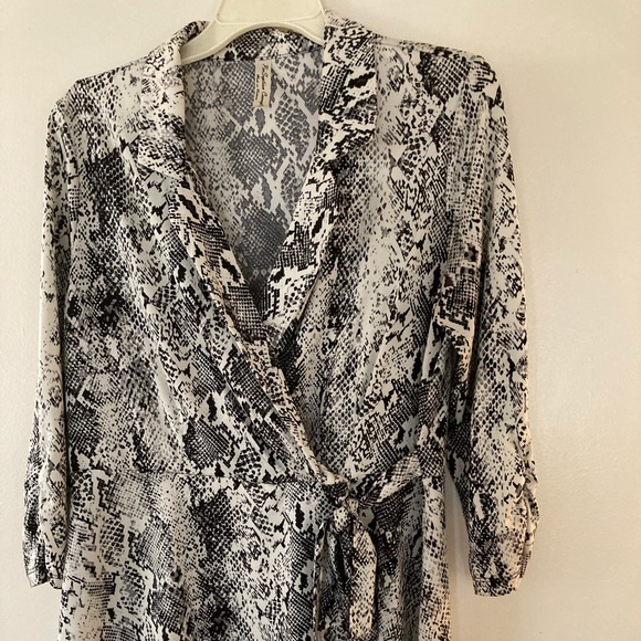 PerSeption Concept Surplus Python Print Top - Picture 11 of 11